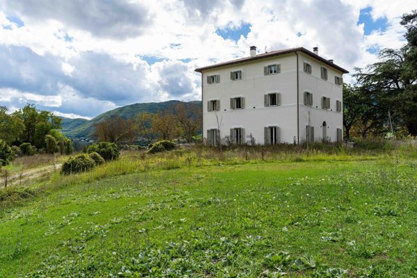 casa indipendente in vendita a Norcia