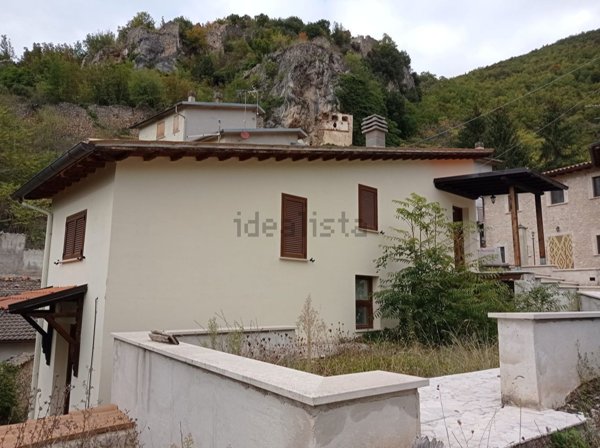 casa indipendente in vendita a Norcia