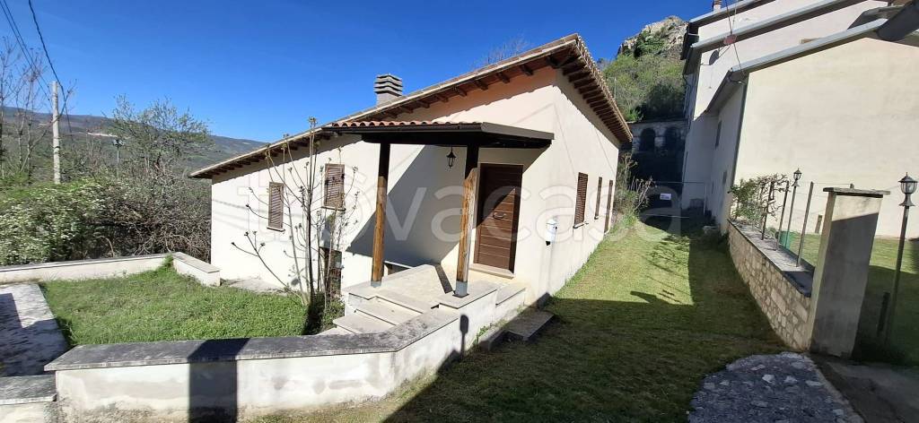 casa indipendente in vendita a Norcia