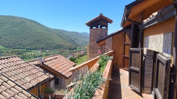 casa indipendente in vendita a Norcia