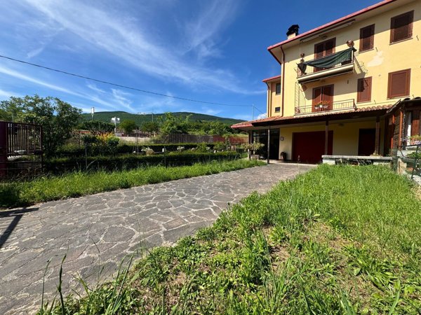 casa indipendente in vendita a Norcia