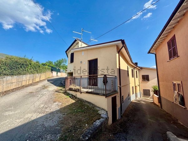 casa indipendente in vendita a Norcia in zona Campi