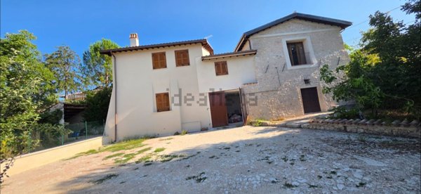 casa indipendente in vendita a Norcia in zona Aliena
