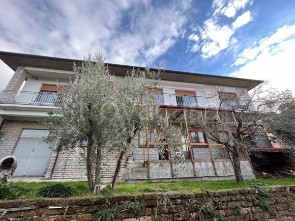 casa indipendente in vendita a Paciano