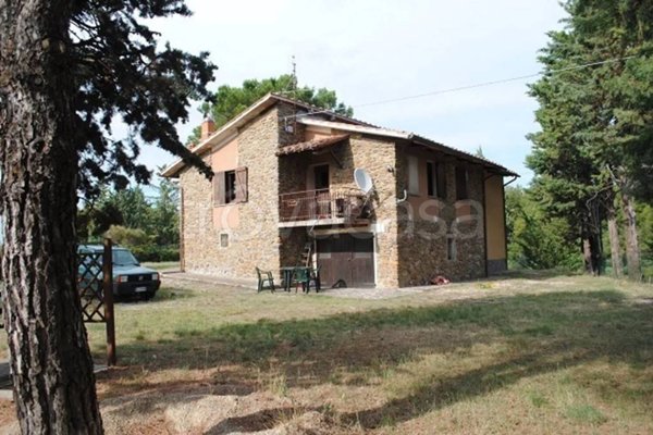 casa indipendente in vendita a Paciano