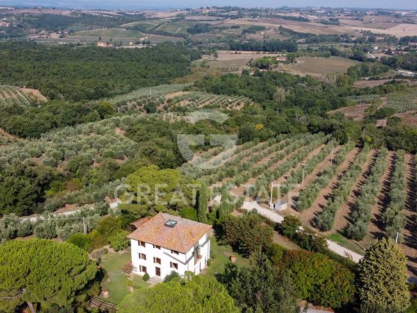 casa indipendente in vendita a Paciano