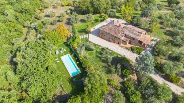 casa indipendente in vendita a Paciano