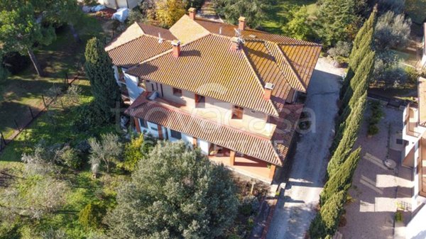 casa indipendente in vendita a Paciano