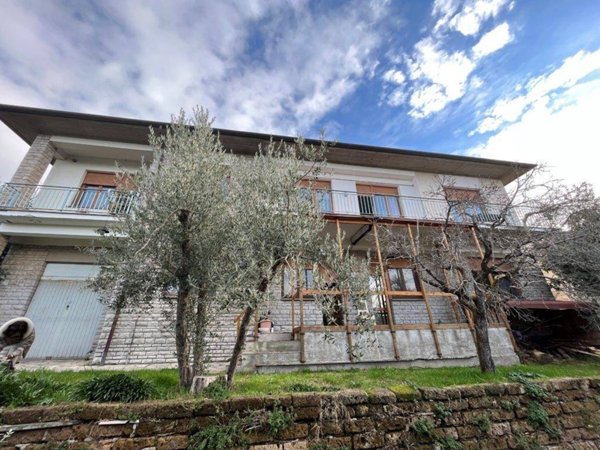 casa indipendente in vendita a Paciano