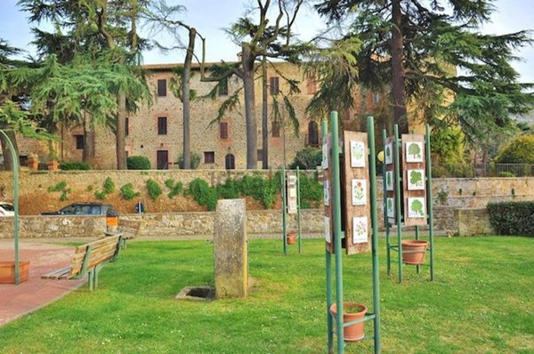 esavano in vendita a Paciano