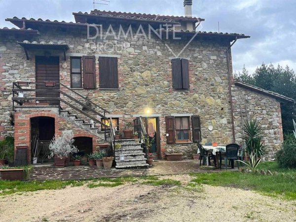casa indipendente in vendita a Paciano