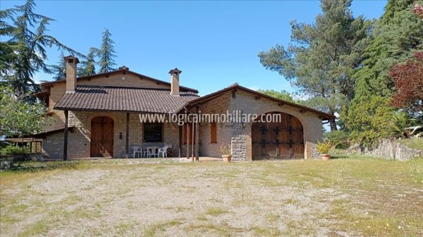 casa indipendente in vendita a Paciano