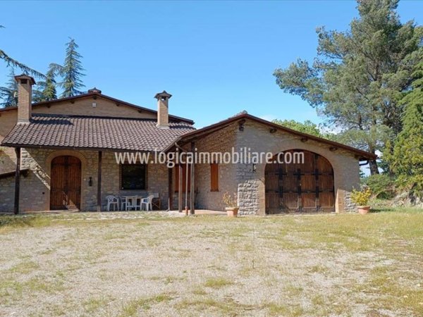 casa indipendente in vendita a Paciano