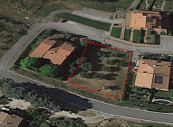 terreno edificabile in vendita a Paciano