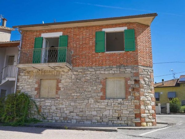 casa indipendente in vendita a Paciano