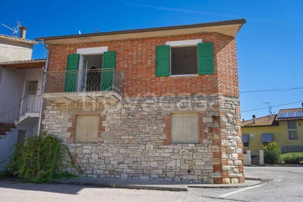 casa indipendente in vendita a Paciano