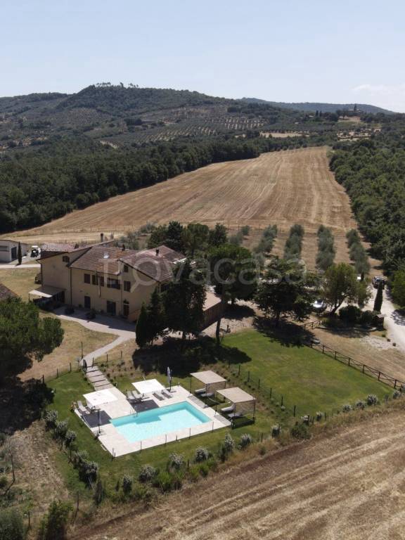 casa indipendente in vendita a Paciano