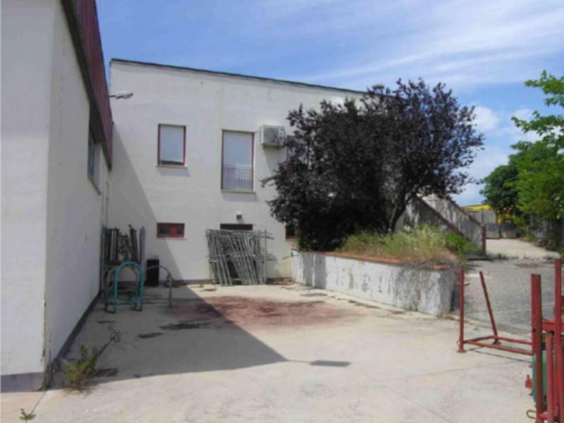 locale di sgombero in vendita a Paciano