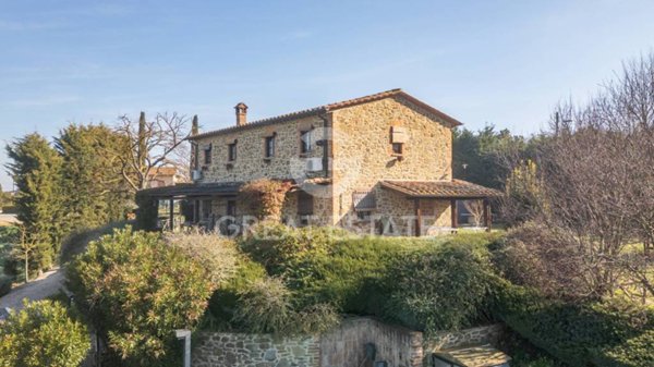 casa indipendente in vendita a Paciano