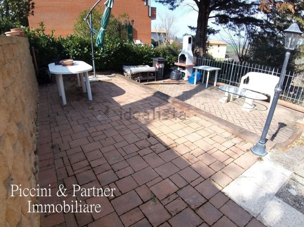 casa indipendente in vendita a Paciano