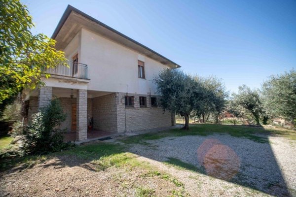 casa indipendente in vendita a Paciano