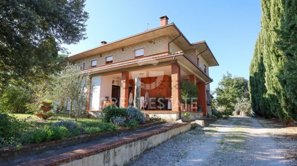 casa indipendente in vendita a Paciano