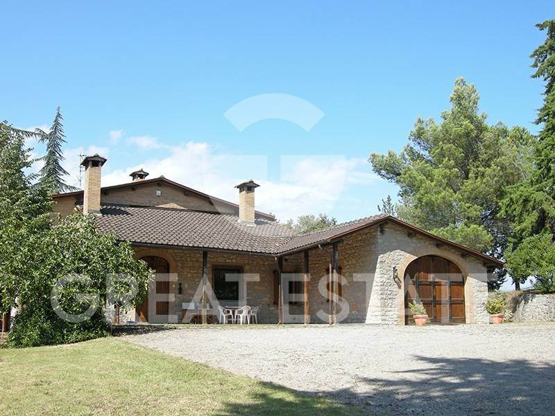 casa indipendente in vendita a Paciano