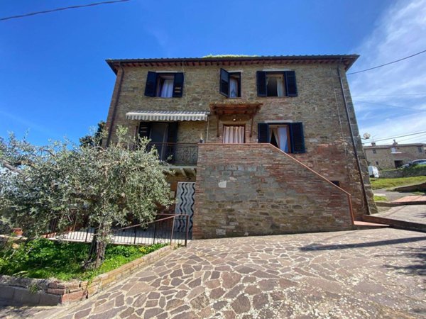 casa semindipendente in vendita a Paciano
