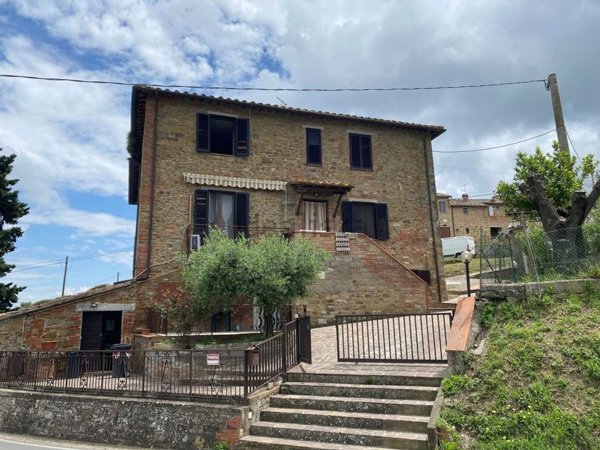 casa indipendente in vendita a Paciano