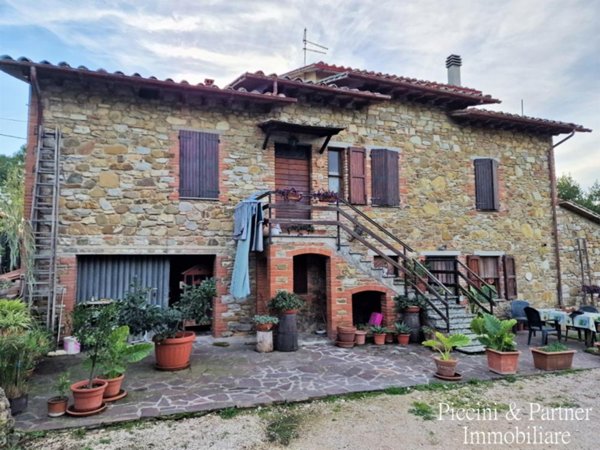 casa indipendente in vendita a Paciano