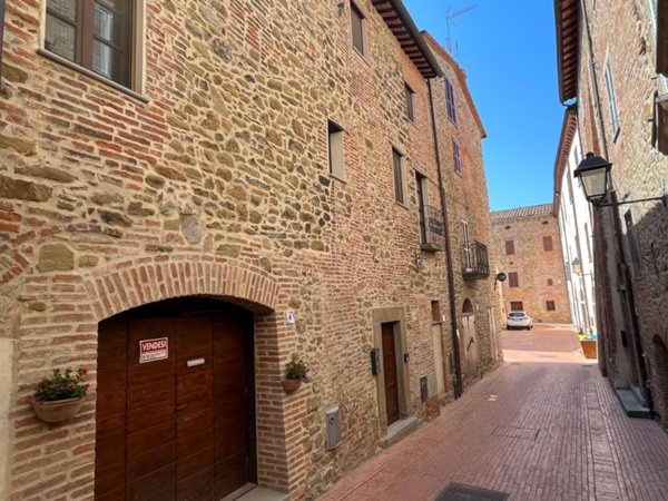 casa indipendente in vendita a Paciano