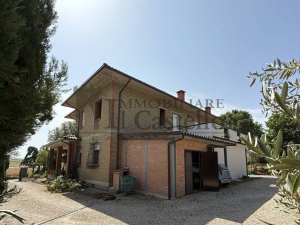casa indipendente in vendita a Paciano