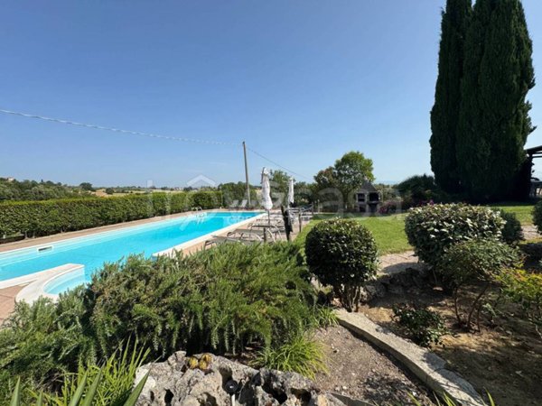 casa indipendente in vendita a Paciano