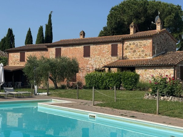 casa indipendente in vendita a Paciano