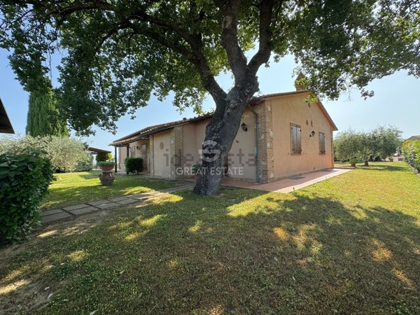 casale in vendita a Paciano