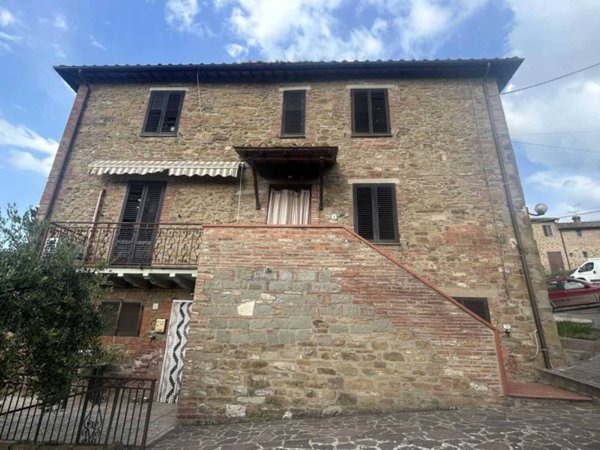 casa indipendente in vendita a Paciano