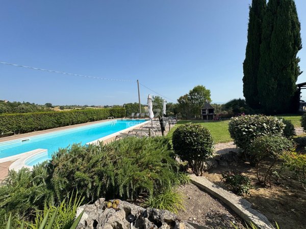 casale in vendita a Paciano