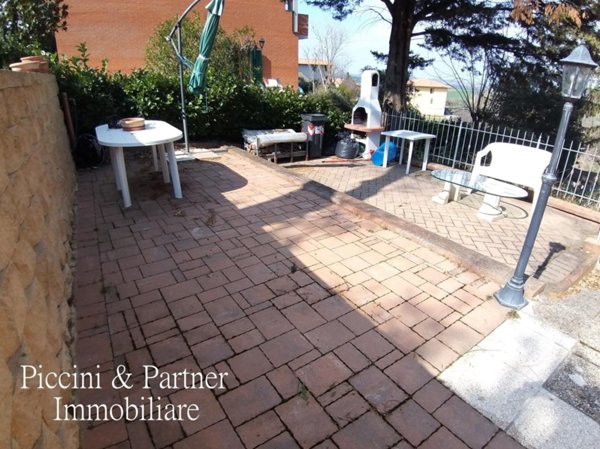 casa indipendente in vendita a Paciano