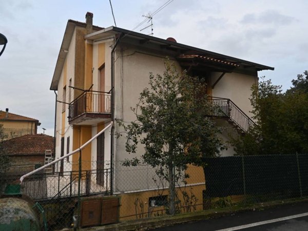 casa indipendente in vendita a Paciano