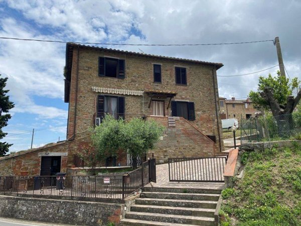 casa indipendente in vendita a Paciano