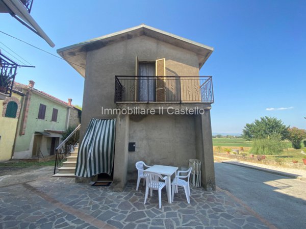 casa indipendente in vendita a Paciano