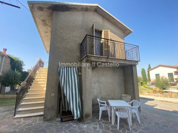 casa indipendente in vendita a Paciano