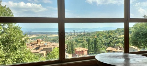 casa indipendente in vendita a Paciano