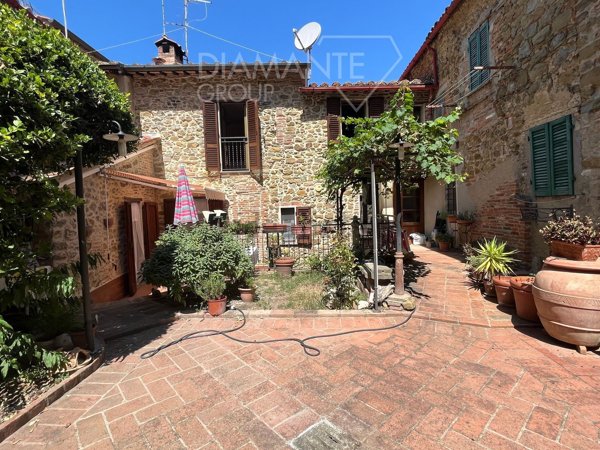 casa indipendente in vendita a Paciano