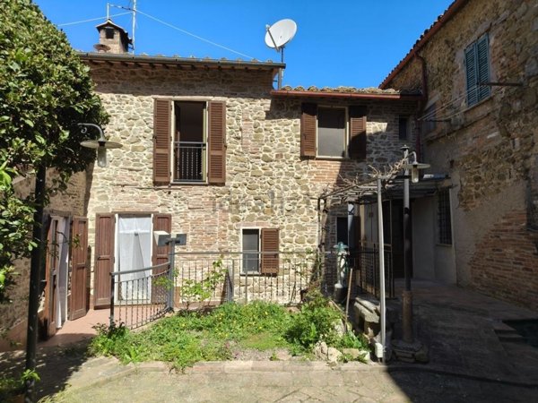 casa indipendente in vendita a Paciano