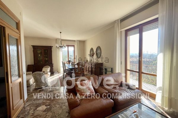 casa indipendente in vendita a Paciano