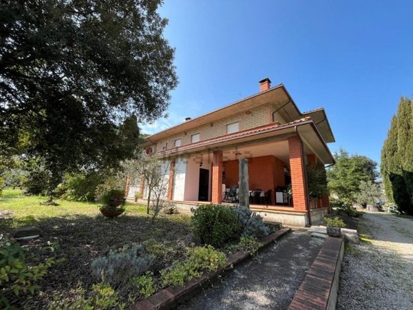 casa indipendente in vendita a Paciano