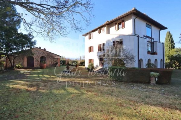 capannone in vendita a Paciano