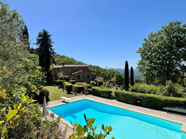 casa indipendente in vendita a Paciano