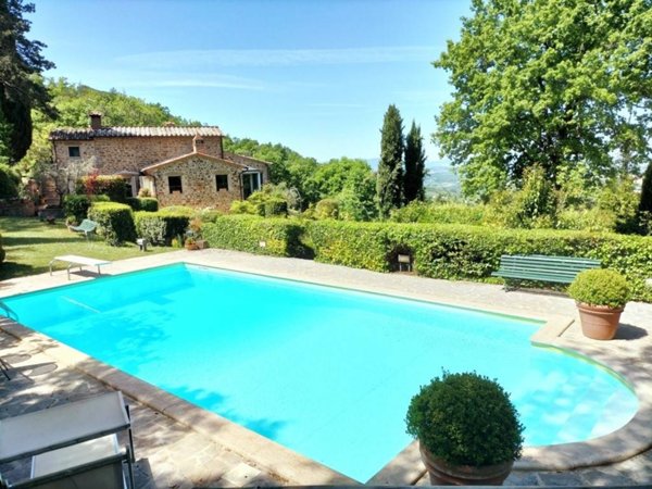 casa indipendente in vendita a Paciano